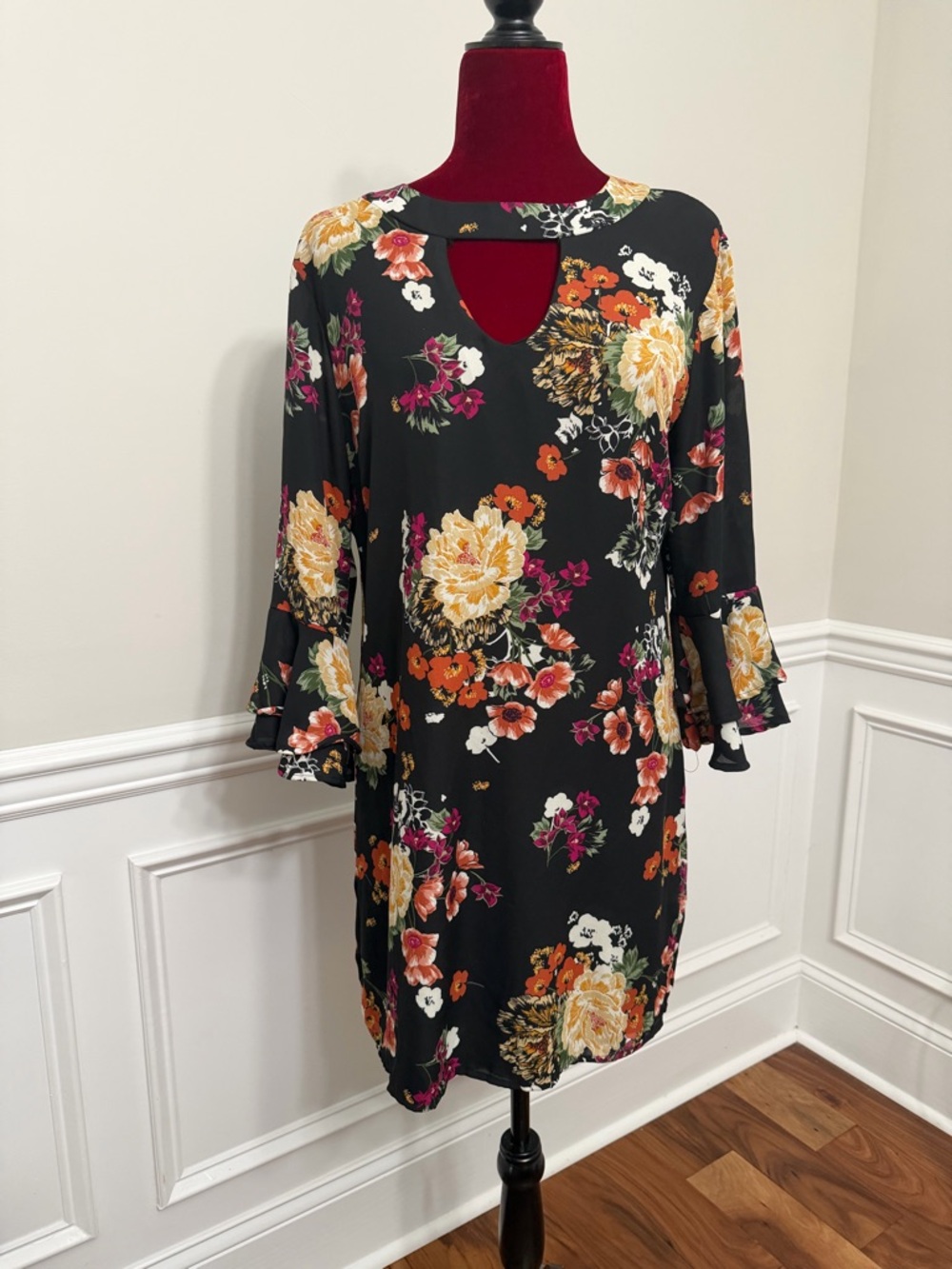 Cure. Black Floral Keyhole Shift Dress -‎ Elegant Women's Dress 34” length